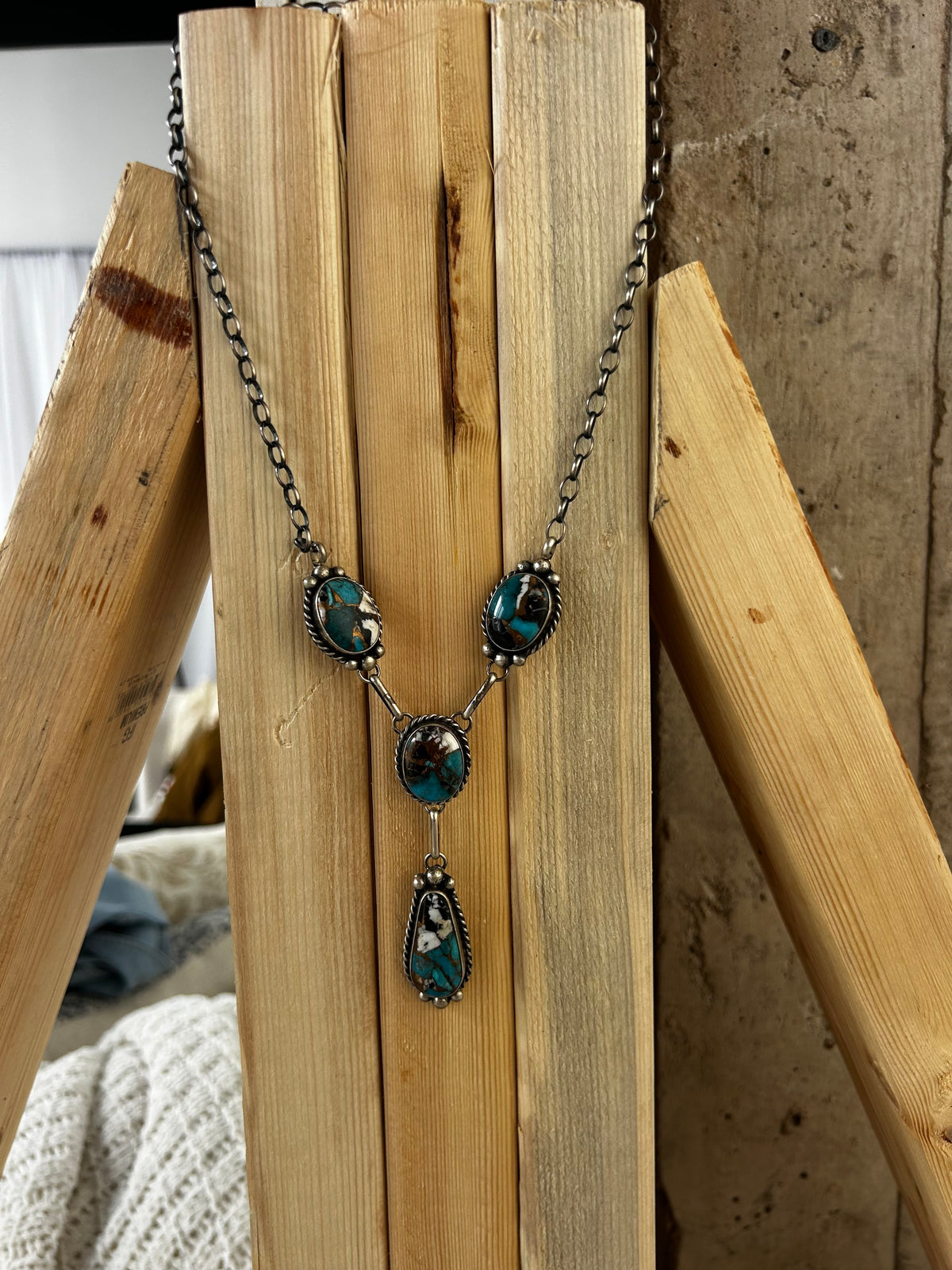 White Buffalo/Turquoise Set 18"